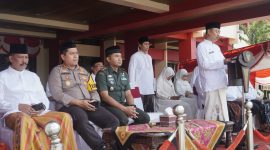 Sekretaris Daerah (Sekda) Kabupaten Sumenep Ir. Edi Rasiyadi, M. Si. saat memimpin Upacara Peringatan Hari Santri Nasional (HSN) 2024, di halaman Kantor Bupati, Selasa (22/10/2024).