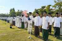 Seluruh Aparatur Sipil Negara (ASN) dan non ASN di lingkungan Pemerintah Kabupaten Sumenep setempat berpakaian santri dalam rangka memperingati Hari Santri Nasional (HSN).
