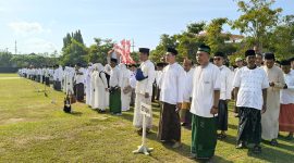 Seluruh Aparatur Sipil Negara (ASN) dan non ASN di lingkungan Pemerintah Kabupaten Sumenep setempat berpakaian santri dalam rangka memperingati Hari Santri Nasional (HSN).