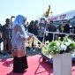 Plt Bupati Sumenep Dewi Khalifah saat meresmikan Kapal Cepat Express Bahari 8B untuk beroperasi dengan rute baru, Minggu (13/10/2024). (TrendiKabar.com)