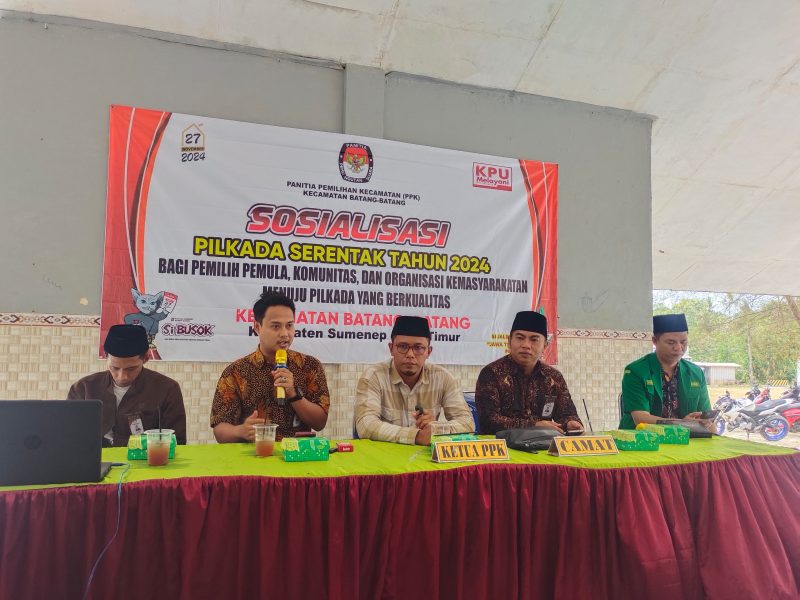 Ubaidillah, S. P. (Pegang MIC) selaku anggota PPK Kecamatan Batang-batang Divisi Sosialisasi, Pendidikan Pemilih, Partisipasi Masyarakat, dan Sumber Daya Manusia (SDM)