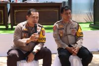 Kapolres Sumenep AKBP Henri Noveri Santoso, S.H.,S.I.K.,M.M., (Pegang MIC) Dan Kabag Ops Polres Sumenep Kompol Dodik Wibowo, S.H., M.H