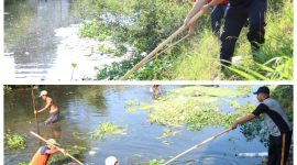 AKBP Henri Noveri Santoso., S.H., S.I.K., M.M., (Atas) turun langsung membersihkan sungai Marengan, Kamis (24/10/2024).