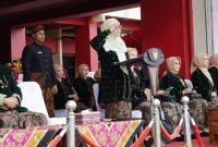 Plt. Bupati Sumenep Dewi Khalifah (Hormat)