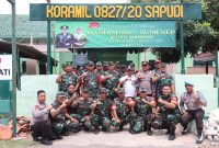 Foto : Komandan Kodim (Dandim) 0827/Sumenep Letkol Inf Yoyok Wahyudi, S.I.P.,M.Han (Tengah) melakukan kunjungan kerja ke koramil jajaran di kepulauan yaitu Koramil 0827/20 Sapudi.