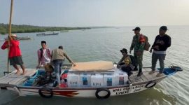 Foto : Babinsa Koramil 0827/18 Kangean Praka Hendika Bersama Polsek Arjasa Dan Panwascam