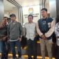 Foto : Ketua KPU Kabupaten Sumenep, Nurussyamsi (Topi Hitam) Saat Konferensi Pers