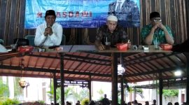Foto : Haji Masdawi (pegang mic) saat melaksanakan silaturahmi reses pertama dengar pendapat rakyat di wilayah Dapil VI