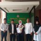Foto : Imroatut Toyibah (Tengah) Mahasiswi PAI IAIN MADURA Yang Berprestasi