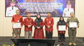 Foto :  Wakil Bupati Sumenep Dewi Khalifah (tengah) 