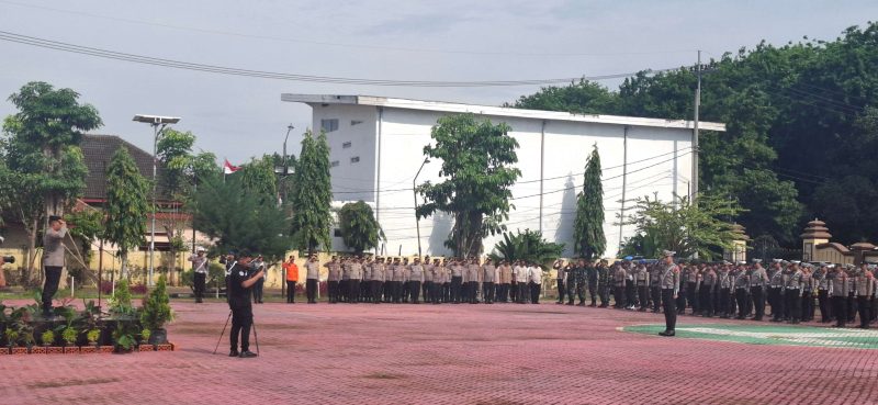 Foto : Giat Apel Gelar Pasukan Operasi Lilin Semeru 2024 di Polres Sumenep