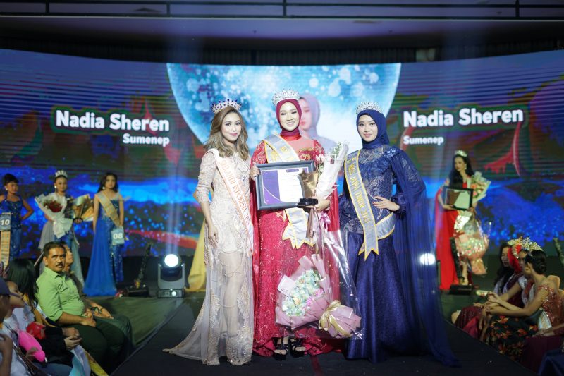 Foto : Nadia Sheren Maulina Puteri (Tengah) Daerah Sumenep Berhasil Raih Gelar di Miss Jawa Timur 2024