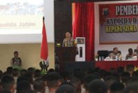Foto : Wakapolda Jawa Timur, Brigjen Pol Dr. Pasma Royce, S.I.K, M.H saat memberikan Pengantar Tugas, kepada lebih kurang 900 Siswa Diktuk Bintara Polri Gelombang II Tahun 2024 di Sekolah Kepolisian Negara ( SPN) Polda Jawa Timur