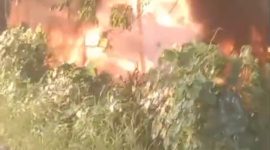 Foto : Lokasi kejadian gudang rongsokan terbakar di jalan raya Kapedi