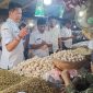 Kepala Bagian Perekonomian dan Sumber Daya Alam Sekretariat Daerah Kabupaten Sumenep Dadang Dedy Iskandar monitoring harga dan ketersediaan bahan kebutuhan pokok