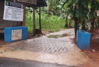 Foto : Pembangunan jalan paving di Dusun Jenang, Desa Jenangger, Kecamatan Batang-Batang, Kabupaten Sumenep. 