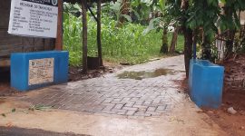Foto : Pembangunan jalan paving di Dusun Jenang, Desa Jenangger, Kecamatan Batang-Batang, Kabupaten Sumenep. 