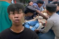 Foto : Pelaku berinisial S (Kaos Hitam) dan korban berinisial B (Meninggal).