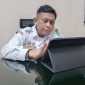 Foto : Kepala Dinas Lingkungan Hidup (DLH) Sumenep, Arif Susanto di ruangan kantornya, Rabu (22/1/2025). 