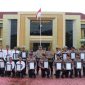Foto : Kapolres Sumenep, AKBP Henri Noveri Santoso, S.H., S.I.K., M.M., bersama 28 personel berprestasi