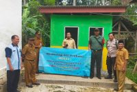 Foto : Camat Kecamatan Batang-Batang, Mujib, S.Sos., M.Si., melakukan kegiatan monitoring dan evaluasi (Monev) terhadap pembangunan fisik. 