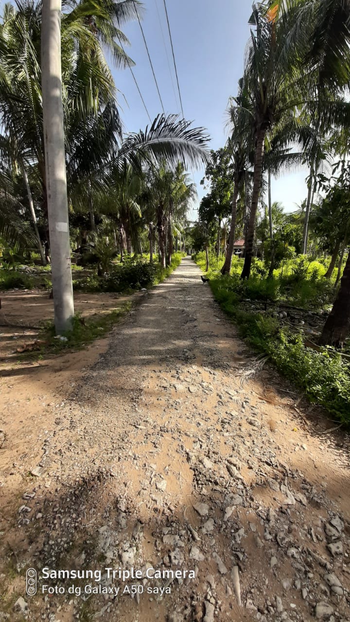 Foto : Kondisi jalan rusak Dusun Pangkalang, Desa Lapa Taman, Kecamatan Dungkek, Kabupaten Sumenep. 