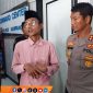 Foto : Konten kreator kontroversial asal Desa Lar Lar, Kecamatan Banyuates, Kabupaten Sampang, Madura Abdullah (kemeja pink) atau biasa dikenal Dullo saat berada di Mapolres Sampang.