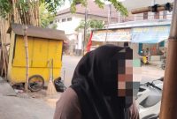 Foto: Korban berinisial F saat diwawancarai oleh awak media.