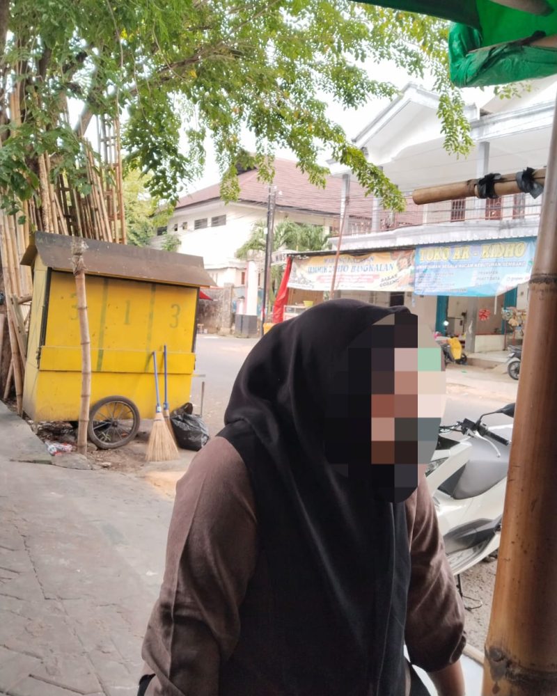 Foto: Korban berinisial F saat diwawancarai oleh awak media.