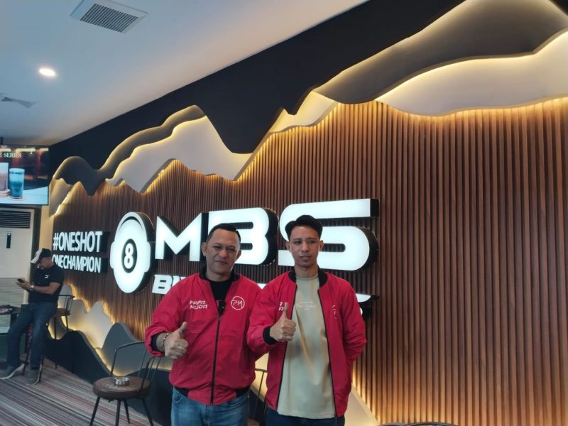 Foto: Ali Zainal Abidin (kiri) inisiator MBS dan Nizar Direktur MBS (kanan). 