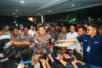 Foto: Kapolri Jenderal Pol. Listyo Sigit Prabowo memberikan keterangan saat diwawancarai oleh awak media 