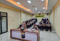 Foto: uasana Vidcon di Polres Sumenep  Menampilkan jajaran kepolisian yang mengikuti konferensi secara virtual.