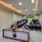 Foto: uasana Vidcon di Polres Sumenep  Menampilkan jajaran kepolisian yang mengikuti konferensi secara virtual.
