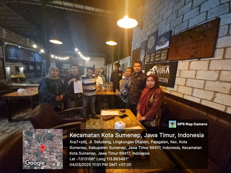 Foto: Sejumlah pihak terkait dalam kasus dugaan penyalahgunaan identitas dalam transaksi pinjaman di PT Permodalan Nasional Madani (PNM) Mekaar Sumenep melakukan pertemuan untuk mediasi. 