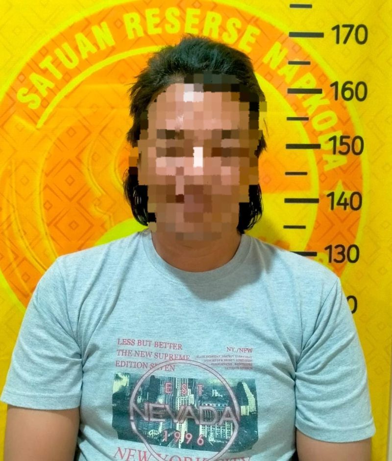 Foto: seorang tersangka berinisial FB (41), warga Desa Kolor, Kecamatan Kota Sumenep. 