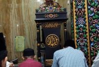 Foto: Kapolres Sumenep, AKBP Henri Noveri Santoso, S.H., S.I.K., M.M., menyampaikan ceramah Ramadhan bertema Hikmah Ramadhan di Masjid Wali Songo Polres Sumenep, Sabtu (29/3/2025) malam.