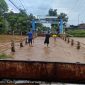 Foto: Banjir merendam akses masuk ke Balai Desa Kedawung Kulon, Kecamatan Grati, Kabupaten Pasuruan, pada Selasa (1/4/2025). Warga terpaksa melintasi jalan yang tergenang air untuk beraktivitas. (Sumber: Diskominfo Kabupaten Pasuruan)
