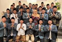 Foto: Pengurus PW IPNU Jawa Timur 2024-2027 bersilaturahmi dengan Gubernur Jawa Timur, Khofifah Indar Parawansa, di kediamannya di Surabaya, Selasa (1/4/2025).
