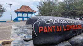 Foto: Karcis parkir Pantai Lombang bertuliskan “Nataru 2024/2025” masih digunakan saat Lebaran 2025. Diduga jadi alat pungli dengan tarif yang dimanipulasi.
