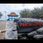 Foto: Karcis parkir Pantai Lombang bertuliskan “Nataru 2024/2025” masih digunakan saat Lebaran 2025. Diduga jadi alat pungli dengan tarif yang dimanipulasi.
