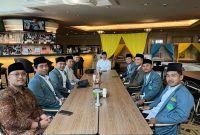 Foto: Menteri Sosial RI Gus Ipul bersama jajaran Pimpinan Wilayah IPNU Jawa Timur dalam agenda silaturahmi dan audiensi di Hotel JW Marriott Surabaya, Sabtu (5/4/2025).
