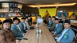 Foto: Menteri Sosial RI Gus Ipul bersama jajaran Pimpinan Wilayah IPNU Jawa Timur dalam agenda silaturahmi dan audiensi di Hotel JW Marriott Surabaya, Sabtu (5/4/2025).