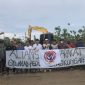 Foto: Pemuda dan masyarakat Desa Gelaman bersama FPMG melakukan aksi relokasi sampah secara swadaya di jalan poros Kalinganyar–Gelaman–Pajanangger, Arjasa, Sumenep (6 April 2025).
