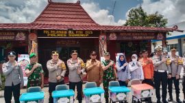 Foto: Kapolda Jatim Irjen Pol. Nanang Avianto bersama Forkopimda Sumenep meninjau Pos Pelayanan Operasi Ketupat Semeru 2025, Selasa (8/4/2025).