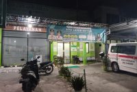 Foto: Tampak depan Puskesmas Pandian, Kecamatan Kota Sumenep, Kabupaten Sumenep, pada malam hari.
