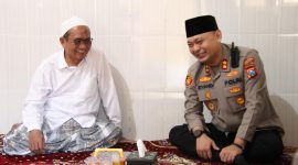 Foto: Kapolres Sumenep AKBP Rivanda S.I.K. bersilaturahmi dengan Ketua PCNU Sumenep KH. A. Panji Taufik di Guluk-Guluk, Senin (28/4/2025).