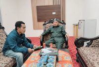 Foto: Ketua DPRD Sumenep H. Zainal Arifin, SH. menerima kunjungan Toipul, mahasiswa Unisma Malang sekaligus panitia Rakornas Cakrawala Indonesia Bangkit, di ruang kerjanya, Senin (19/5/2025).