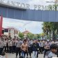 Foto: Aparat kepolisian berjaga ketat di depan Kantor Pemerintah Kabupaten Sumenep saat aksi demonstrasi Aliansi Mahasiswa Sumenep, Senin (19/5/2025).