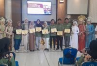 Foto: Sejumlah peserta pelatihan menerima sertifikat kompetensi pada acara penutupan Pelatihan Berbasis Kompetensi Tahun 2025 di BLK Sumenep, Rabu (11/6/2025).