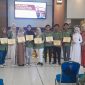 Foto: Sejumlah peserta pelatihan menerima sertifikat kompetensi pada acara penutupan Pelatihan Berbasis Kompetensi Tahun 2025 di BLK Sumenep, Rabu (11/6/2025).
